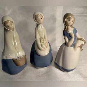 2/25$ Vintage Rex Valencia Women Statues.